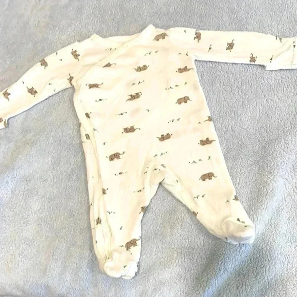 Carter’s Newborn pajamas - Picture 1 of 9